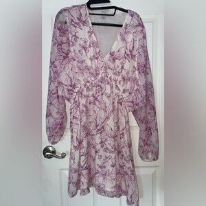 A New Day Purple and White Lined Floral V-Neck Blouse in Purple Large
